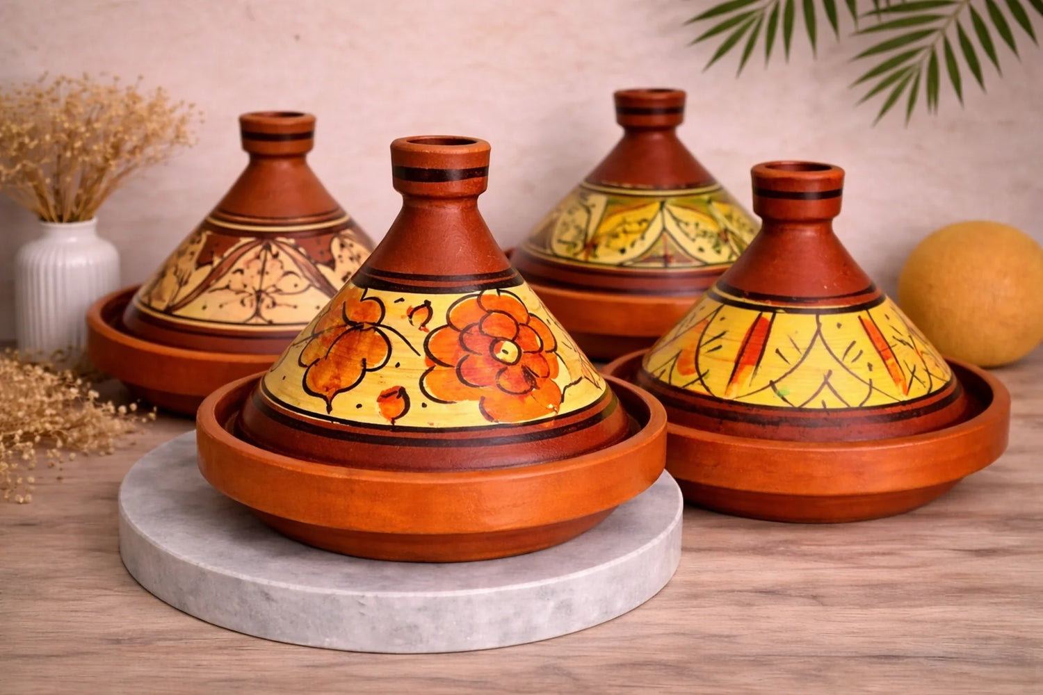 Tajines artisanaux en terre cuite peints à la main, cuisine traditionnelle marocaine, collection poterie Atelier Amar